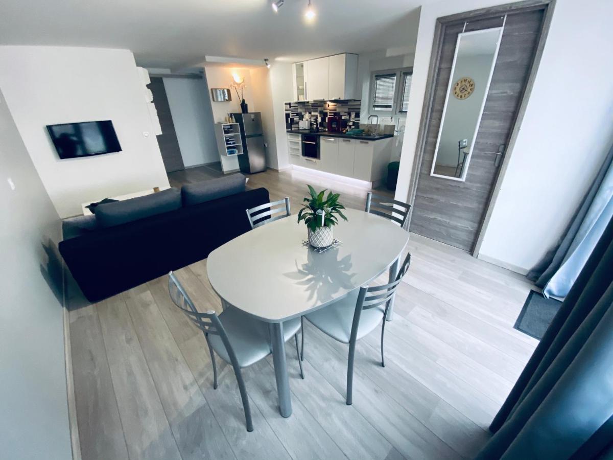 Toul Appartement Entier Avec Parking Prive Au Calme Cosy A Etage Avec Balcon Zewnętrze zdjęcie