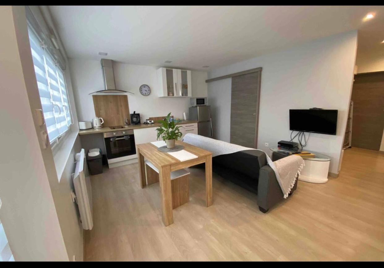 Toul Appartement Entier Avec Parking Prive Au Calme Cosy A Etage Avec Balcon Zewnętrze zdjęcie