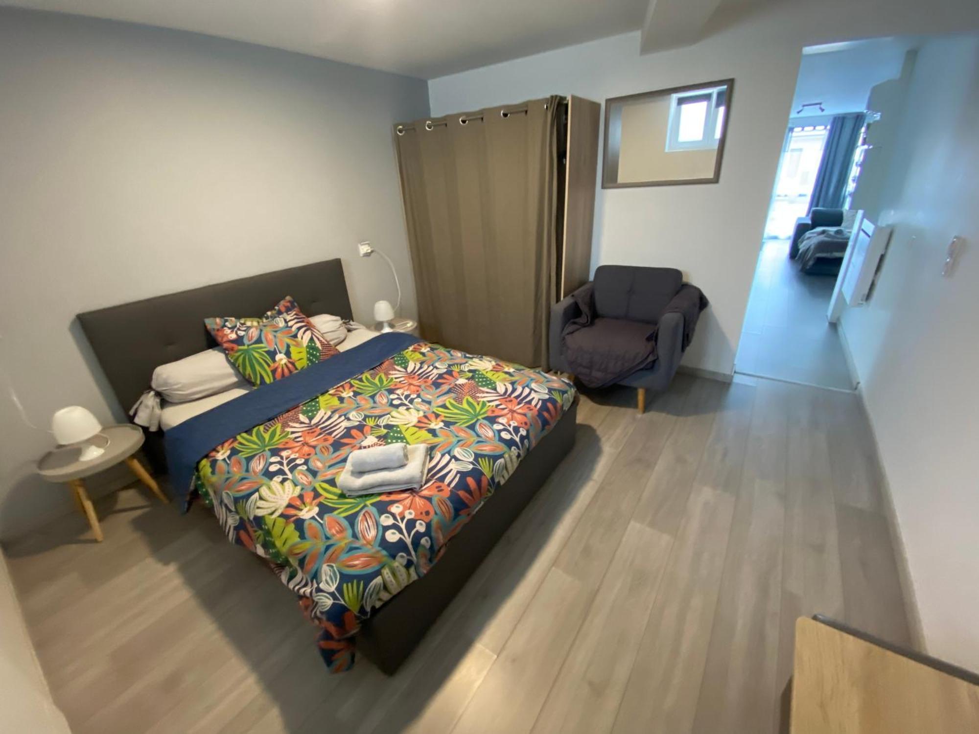 Toul Appartement Entier Avec Parking Prive Au Calme Cosy A Etage Avec Balcon Zewnętrze zdjęcie