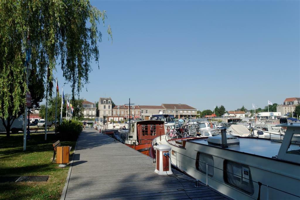 Toul Appartement Entier Avec Parking Prive Au Calme Cosy A Etage Avec Balcon Zewnętrze zdjęcie